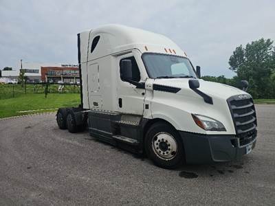 Freightliner Cascadia 126 Sleeper Semi Truck - 72" Integral Sleeper, 450HP, 12 Speed Automatic