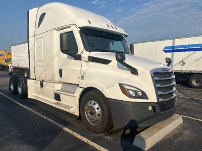 Freightliner Cascadia 126 Sleeper Semi Truck - 72" Integral Sleeper, 455HP, 12 Speed Automatic