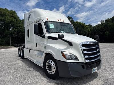 Freightliner Cascadia 126 Sleeper Semi Truck - 72" Integral Sleeper, 475HP, 12 Speed Automatic