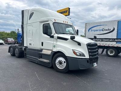 Freightliner Cascadia 126 Sleeper Semi Truck - 72" Integral Sleeper, 450HP, 12 Speed Automatic