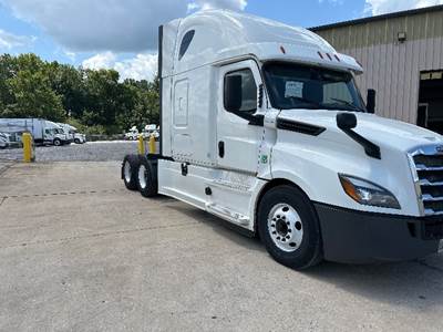 Freightliner Cascadia 126 Sleeper Semi Truck - 72" Integral Sleeper, Cummins 450HP, 13 Speed Automatic