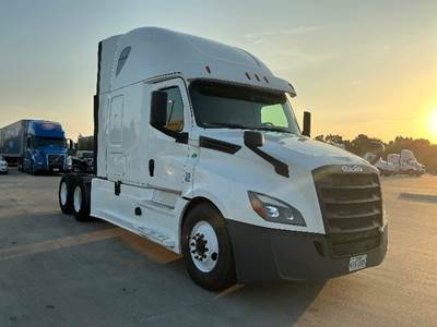 Freightliner Cascadia 126 Sleeper Semi Truck - 72" Integral Sleeper, Cummins 450HP, 13 Speed Automatic