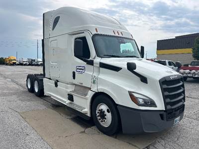 Freightliner Cascadia 126 Sleeper Semi Truck - 72" Integral Sleeper, 455HP, 12 Speed Automatic