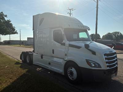 Freightliner Cascadia 126 Sleeper Semi Truck - 72" Integral Sleeper, Cummins 450HP, 13 Speed Automatic