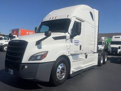Freightliner Cascadia 126 Sleeper Semi Truck - 72" Integral Sleeper, 475HP, 12 Speed Automatic