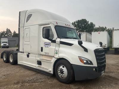 Freightliner Cascadia 126 Sleeper Semi Truck - 72" Integral Sleeper, 455HP, 12 Speed Automatic