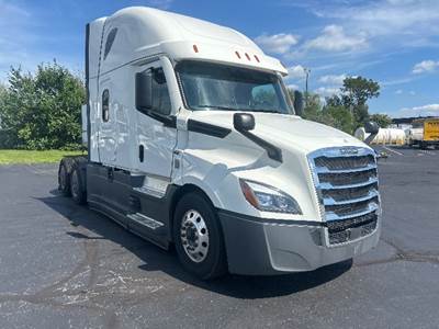 Freightliner Cascadia 126 Sleeper Semi Truck - 72" Integral Sleeper, 455HP, 10 Speed Manual