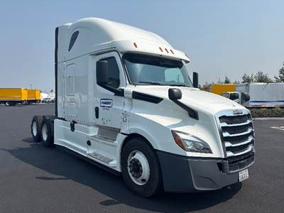 Freightliner Cascadia 126 Sleeper Semi Truck - 72" Integral Sleeper, Cummins 450HP, 13 Speed Automatic