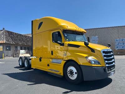 Freightliner Cascadia 126 Sleeper Semi Truck - 72" Integral Sleeper, 455HP, 12 Speed Automatic