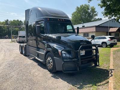 Freightliner Cascadia 126 Sleeper Semi Truck - 72" Integral Sleeper, 475HP, 12 Speed Automatic