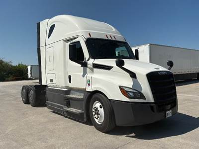 Freightliner Cascadia 126 Sleeper Semi Truck - 72" Integral Sleeper, 450HP, 12 Speed Automatic
