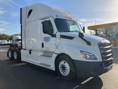 Freightliner Cascadia 126 Sleeper Semi Truck - 72" Integral Sleeper, Cummins 470HP, 12 Speed Automatic