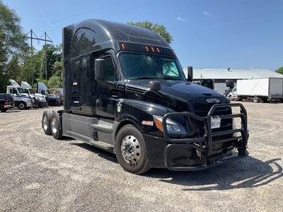 Freightliner Cascadia 126 Sleeper Semi Truck - 72" Integral Sleeper, 475HP, 12 Speed Automatic