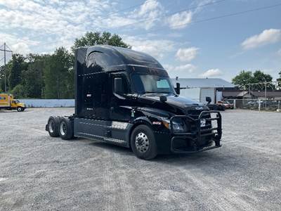 Freightliner Cascadia 126 Sleeper Semi Truck - 72" Integral Sleeper, 475HP, 12 Speed Automatic