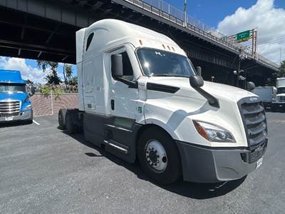 Freightliner Cascadia 126 Sleeper Semi Truck - 72" Integral Sleeper, 450HP, 12 Speed Automatic
