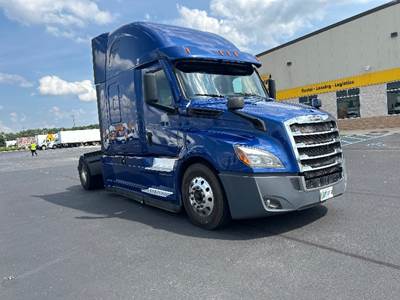 Freightliner Cascadia 126 Single Axle Sleeper Semi Truck - 72" Integral Sleeper, 435HP, 12 Speed Automatic