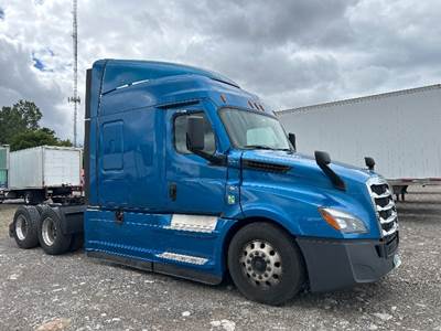 Freightliner Cascadia 126 Sleeper Semi Truck - 72" Integral Sleeper, 475HP, 12 Speed Automatic