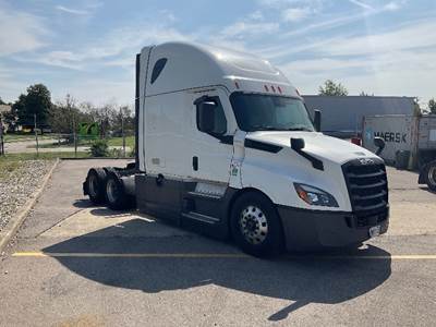Freightliner Cascadia 126 Sleeper Semi Truck - 72" Integral Sleeper, 455HP, 12 Speed Automatic