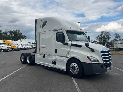 Freightliner Cascadia 126 Sleeper Semi Truck - 72" Integral Sleeper, 455HP, 12 Speed Automatic