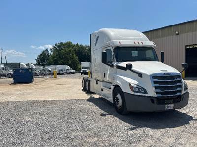 Freightliner Cascadia 126 Sleeper Semi Truck - 72" Integral Sleeper, Cummins 450HP, 13 Speed Automatic
