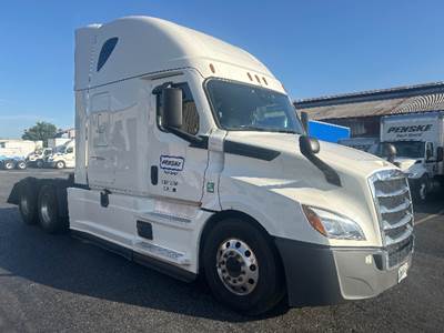 Freightliner Cascadia 126 Sleeper Semi Truck - 72" Integral Sleeper, 455HP, 12 Speed Automatic