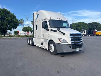 Freightliner Cascadia 126 Sleeper Semi Truck - 72" Integral Sleeper, 475HP, 12 Speed Automatic
