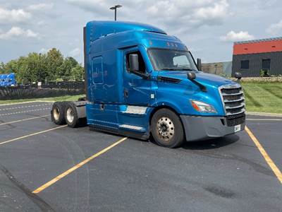 Freightliner Cascadia 126 Sleeper Semi Truck - 72" Integral Sleeper, 475HP, 12 Speed Automatic
