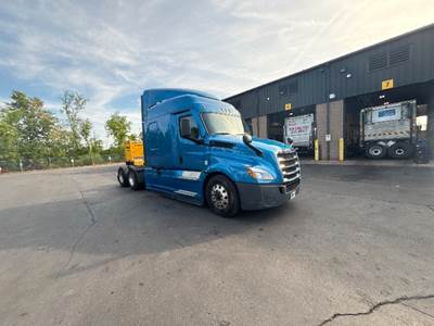 Freightliner Cascadia 126 Sleeper Semi Truck - 72" Integral Sleeper, 475HP, 12 Speed Automatic
