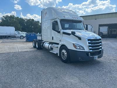 Freightliner Cascadia 126 Sleeper Semi Truck - 72" Integral Sleeper, 475HP, 10 Speed Manual