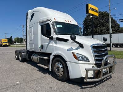 Freightliner Cascadia 126 Sleeper Semi Truck - 72" Integral Sleeper, Cummins 450HP, 10 Speed Automatic