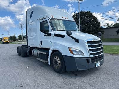 Freightliner Cascadia 126 Sleeper Semi Truck - 72" Integral Sleeper, Cummins 450HP, 10 Speed Automatic
