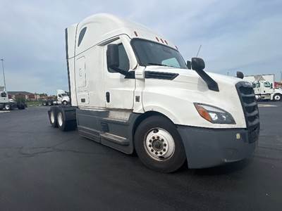Freightliner Cascadia 126 Sleeper Semi Truck - 72" Integral Sleeper, 450HP, 12 Speed Automatic