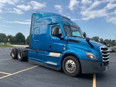 Freightliner Cascadia 126 Sleeper Semi Truck - 72" Integral Sleeper, 475HP, 12 Speed Automatic