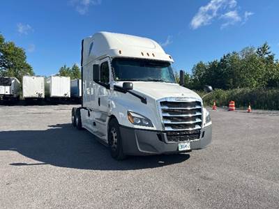 Freightliner Cascadia 126 Sleeper Semi Truck - 72" Integral Sleeper, 455HP, 12 Speed Automatic