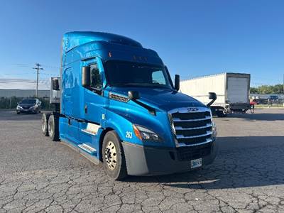 Freightliner Cascadia 126 Sleeper Semi Truck - 72" Integral Sleeper, 475HP, 12 Speed Automatic