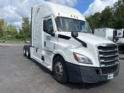 Freightliner Cascadia 126 Sleeper Semi Truck - 72" Integral Sleeper, 455HP, 12 Speed Automatic