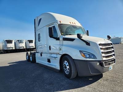 Freightliner Cascadia 126 Sleeper Semi Truck - 72" Integral Sleeper, 475HP, 12 Speed Automatic