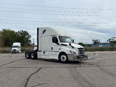 Freightliner Cascadia 126 Sleeper Semi Truck - 72" Integral Sleeper, 455HP, 10 Speed Manual