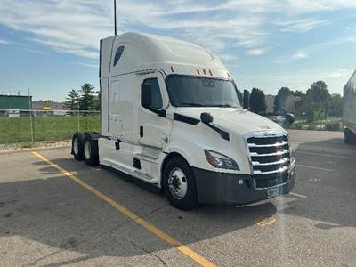 Freightliner Cascadia 126 Sleeper Semi Truck - 72" Integral Sleeper, 455HP, 12 Speed Automatic