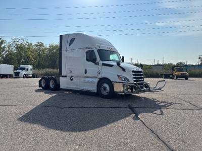 Freightliner Cascadia 126 Sleeper Semi Truck - 72" Integral Sleeper, 455HP, 10 Speed Manual