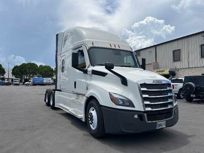 Freightliner Cascadia 126 Sleeper Semi Truck - 72" Integral Sleeper, 505HP, 12 Speed Automatic