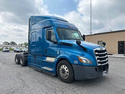 Freightliner Cascadia 126 Sleeper Semi Truck - 72" Integral Sleeper, 475HP, 12 Speed Automatic