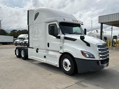 Freightliner Cascadia 126 Sleeper Semi Truck - 72" Integral Sleeper, Cummins 450HP, 13 Speed Automatic