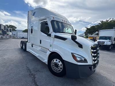 Freightliner Cascadia 126 Sleeper Semi Truck - 72" Integral Sleeper, 475HP, 12 Speed Automatic