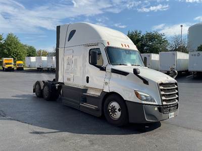 Freightliner Cascadia 126 Sleeper Semi Truck - 72" Integral Sleeper, 450HP, 12 Speed Automatic