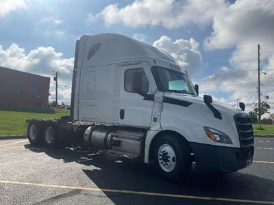 Freightliner Cascadia 126 Sleeper Semi Truck - 72" Integral Sleeper, 450HP, 12 Speed Automatic