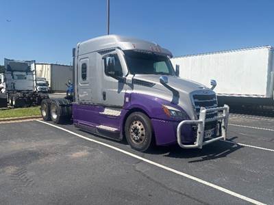 Freightliner Cascadia 126 Sleeper Semi Truck - 60" Integral Sleeper, 475HP, 13 Speed Manual