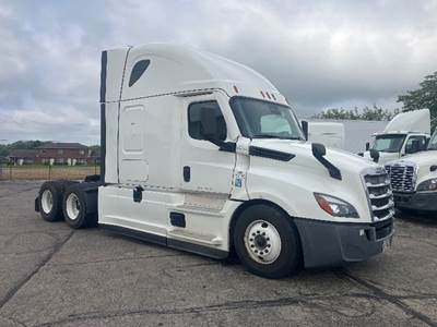 Freightliner Cascadia 126 Sleeper Semi Truck - 72" Integral Sleeper, 455HP, 12 Speed Automatic