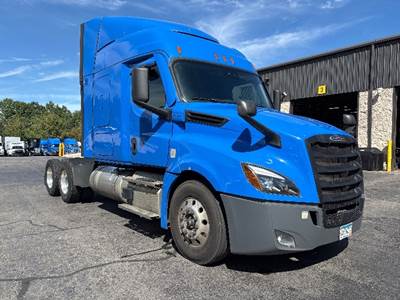 Freightliner Cascadia 126 Sleeper Semi Truck - 60" Integral Sleeper, 455HP, 12 Speed Automatic