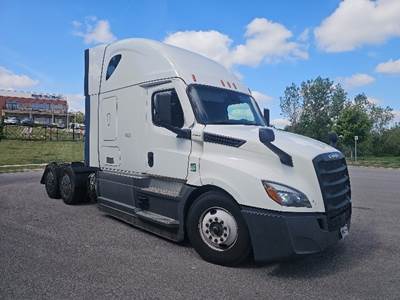 Freightliner Cascadia 126 Sleeper Semi Truck - 72" Integral Sleeper, 450HP, 12 Speed Automatic